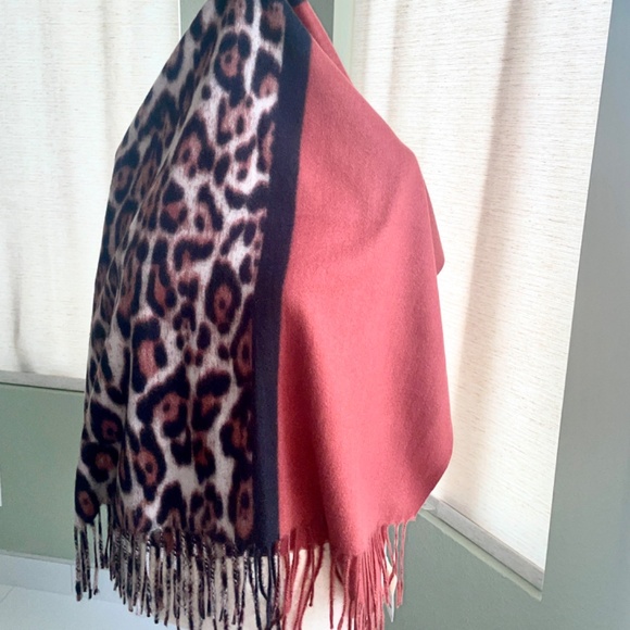 Animal Print Extra Long Scarf or Shawl,  Fadivo New York, NWT - Picture 9 of 11